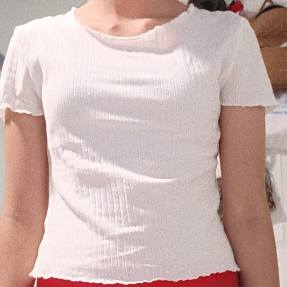 White top - Picture 2 of 2